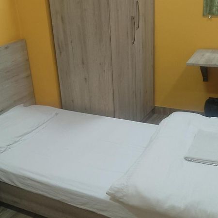 Serenity Inn And Grill 古瓦哈提 外观 照片